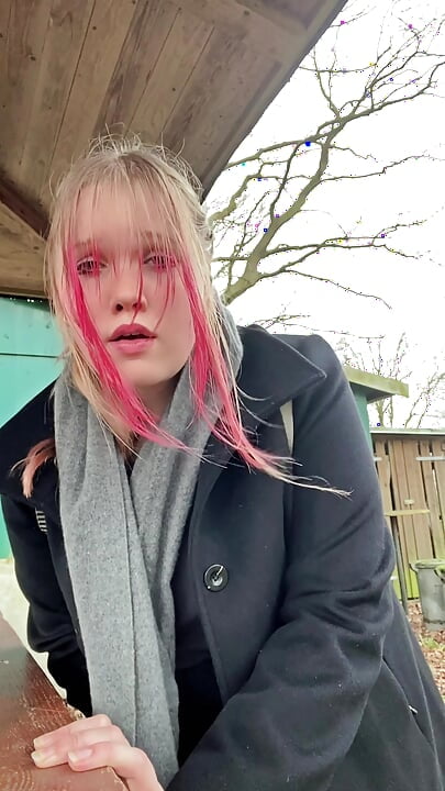 Bbw Babe takes a stroll and masturbates outside