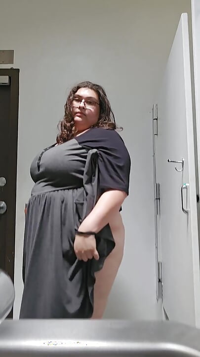 BBW Mastubates in Public Bathroom at Park